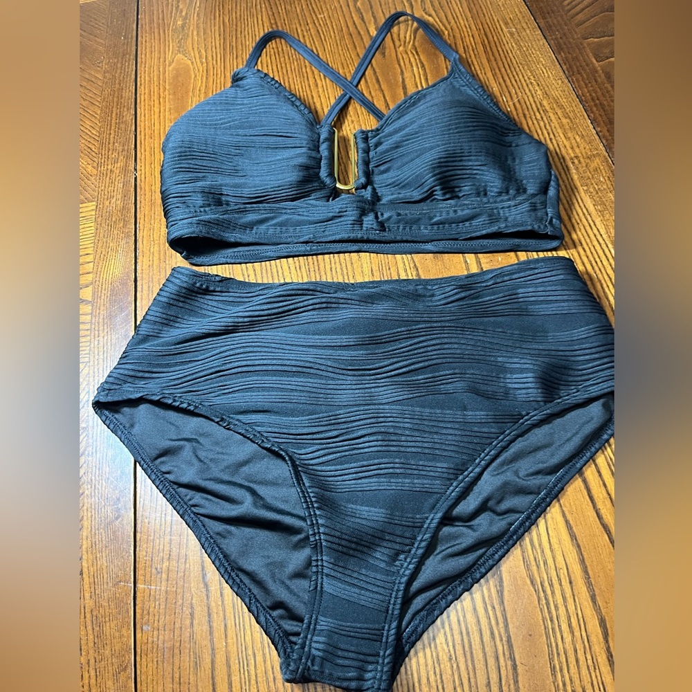 HERSEAS WOMENS RIBBED BLACK BIKINI. NWOT. SIZE LARGE.